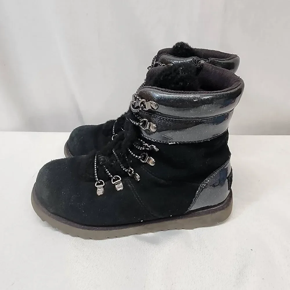 UGG 1019703K  Viki Patent Leather Girls BLACK SHEEPSKIN Boots Size 4 winter